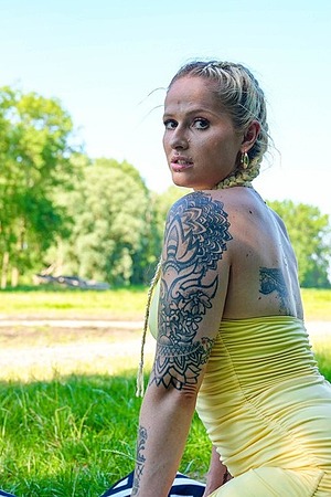 Mel Melicious nude photo 05 - Mel Melicious Blowjob In Nature